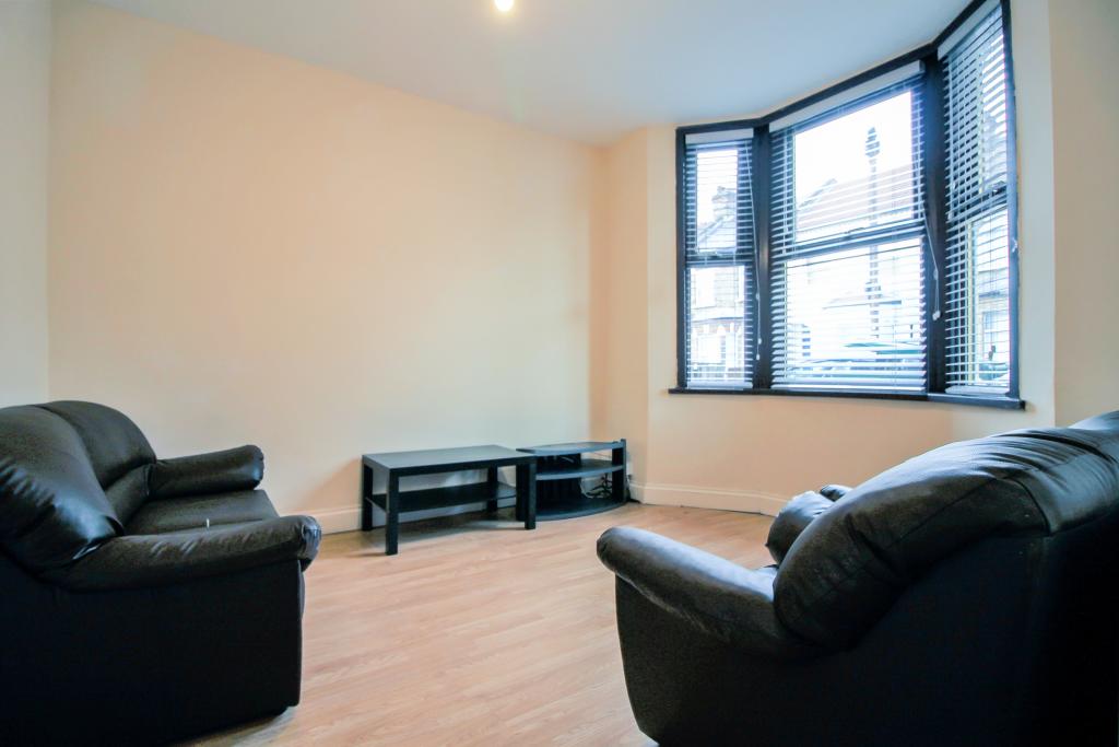 4 bedroom terraced house for rent in Louise Road, Stratford E15