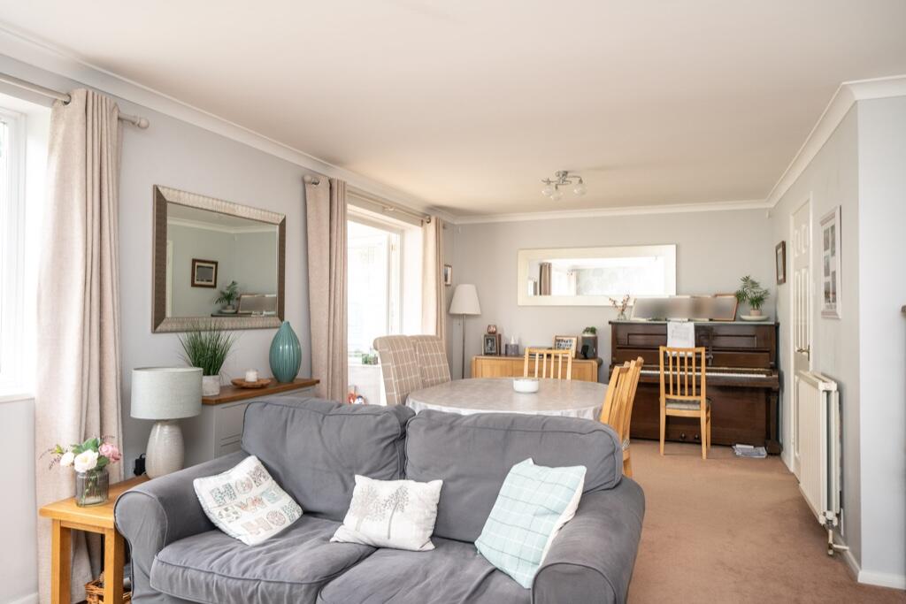 4 bedroom detached house for sale in Elstree Road, Hemel Hempstead, Hertfordshire, HP2 7NE, HP2