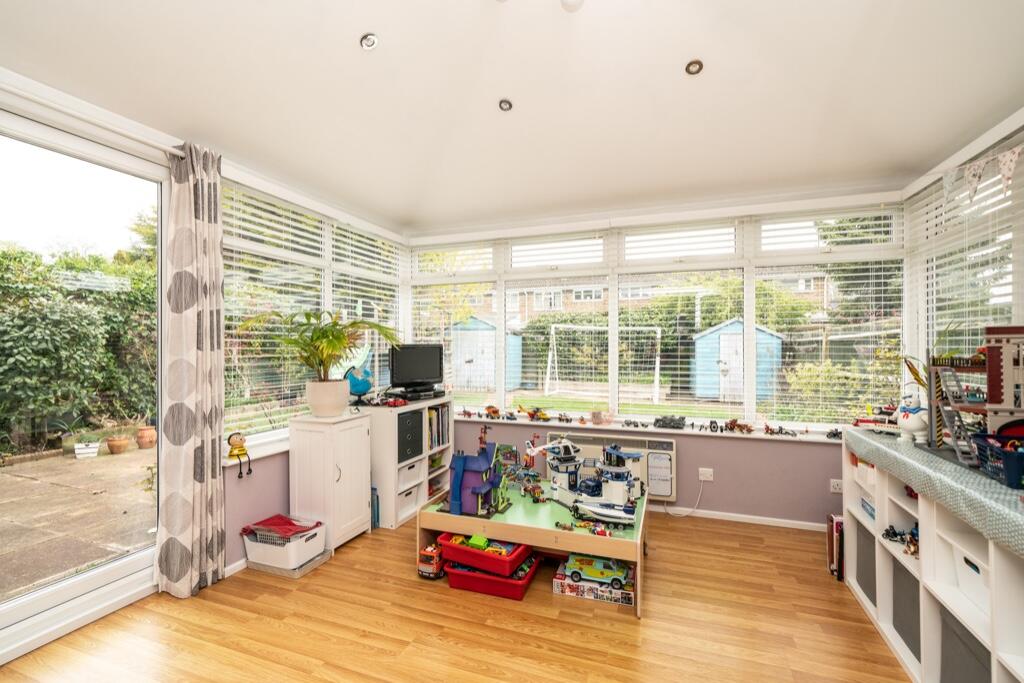 4 bedroom detached house for sale in Elstree Road, Hemel Hempstead, Hertfordshire, HP2 7NE, HP2