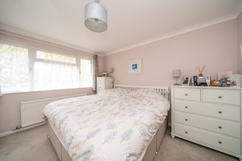 4 bedroom detached house for sale in Elstree Road, Hemel Hempstead, Hertfordshire, HP2 7NE, HP2