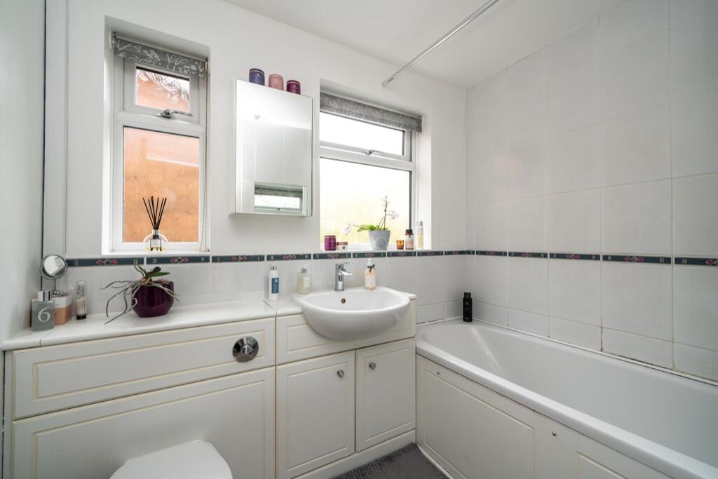 4 bedroom detached house for sale in Elstree Road, Hemel Hempstead, Hertfordshire, HP2 7NE, HP2