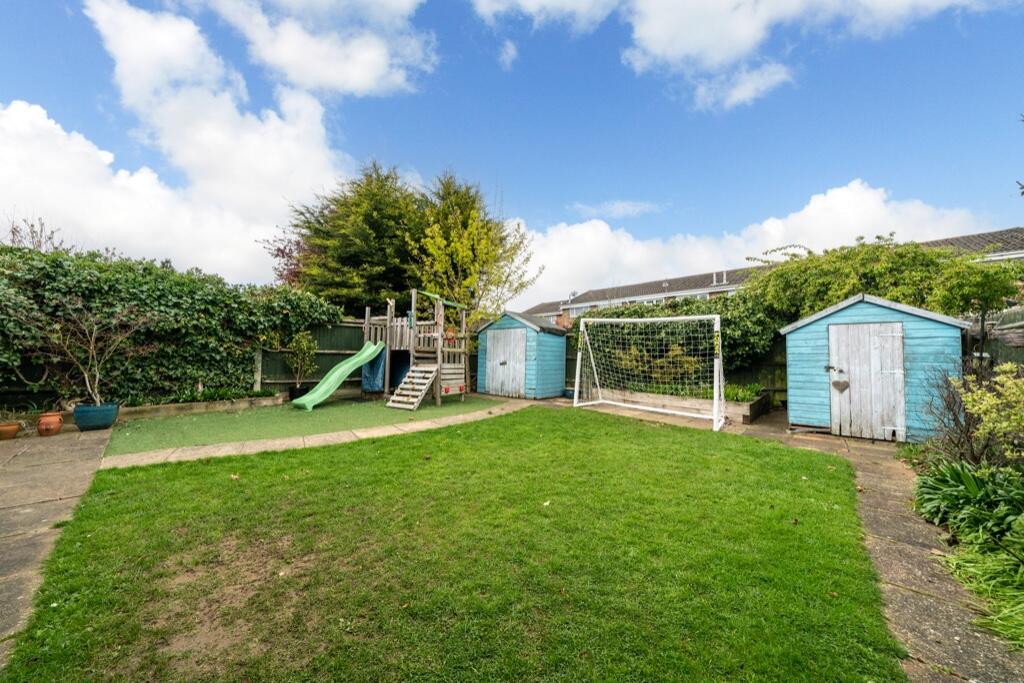 4 bedroom detached house for sale in Elstree Road, Hemel Hempstead, Hertfordshire, HP2 7NE, HP2