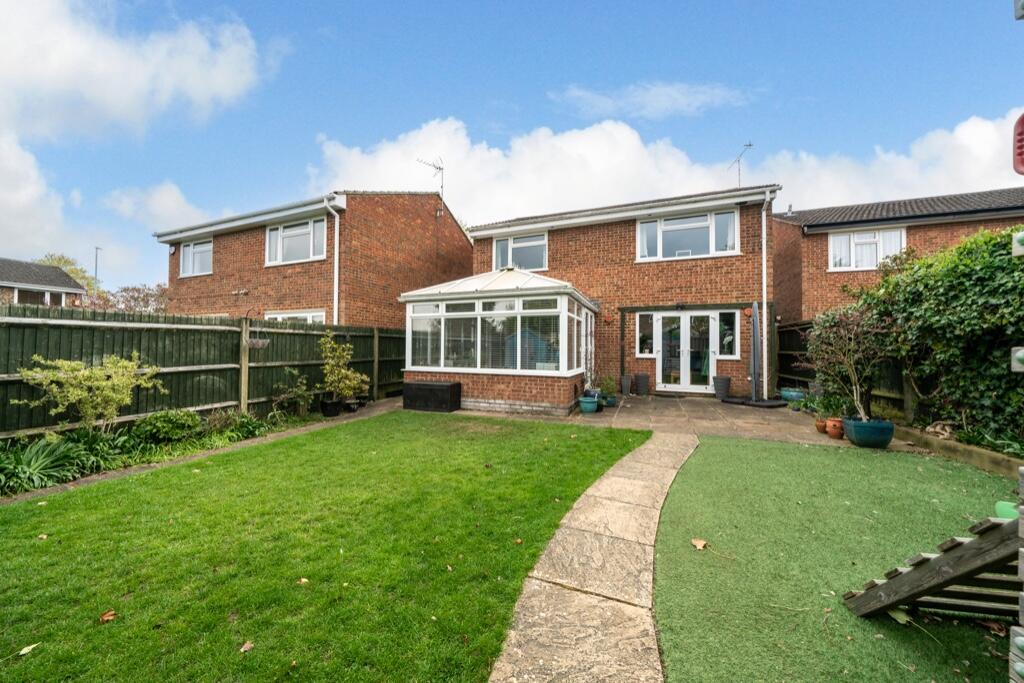 4 bedroom detached house for sale in Elstree Road, Hemel Hempstead