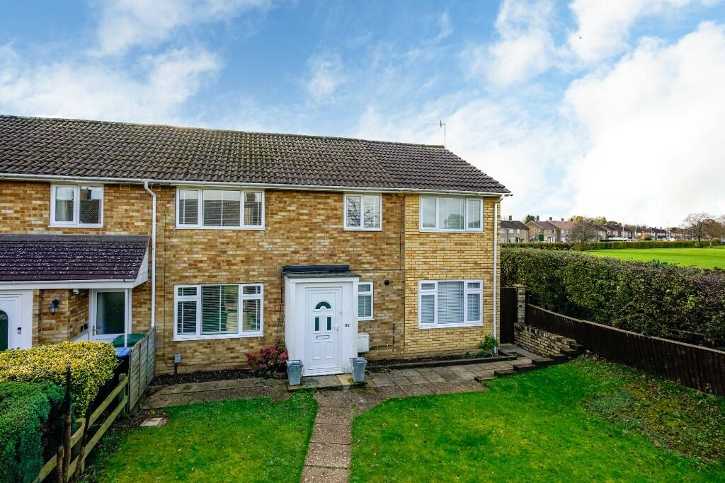 4 bedroom end of terrace house for sale in Vauxhall Road, Hemel