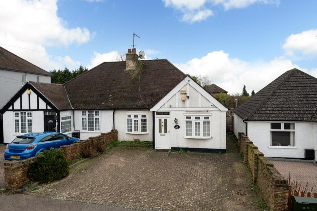 3 bedroom semidetached house for sale in Deaconsfield Road, Hemel