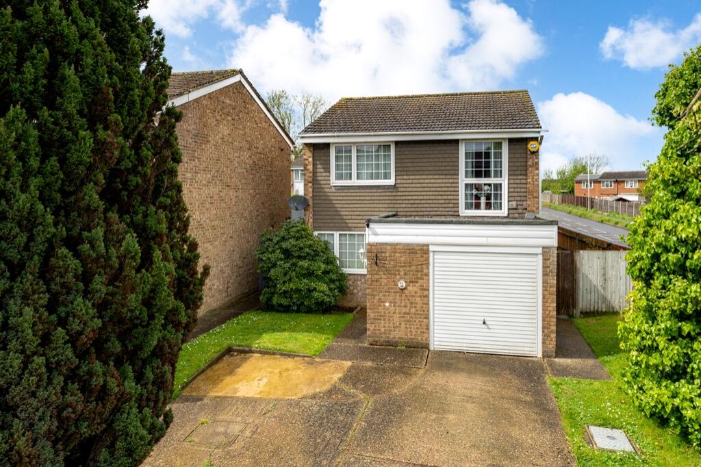 3 bedroom detached house for sale in Parr Crescent, Woodhall Farm