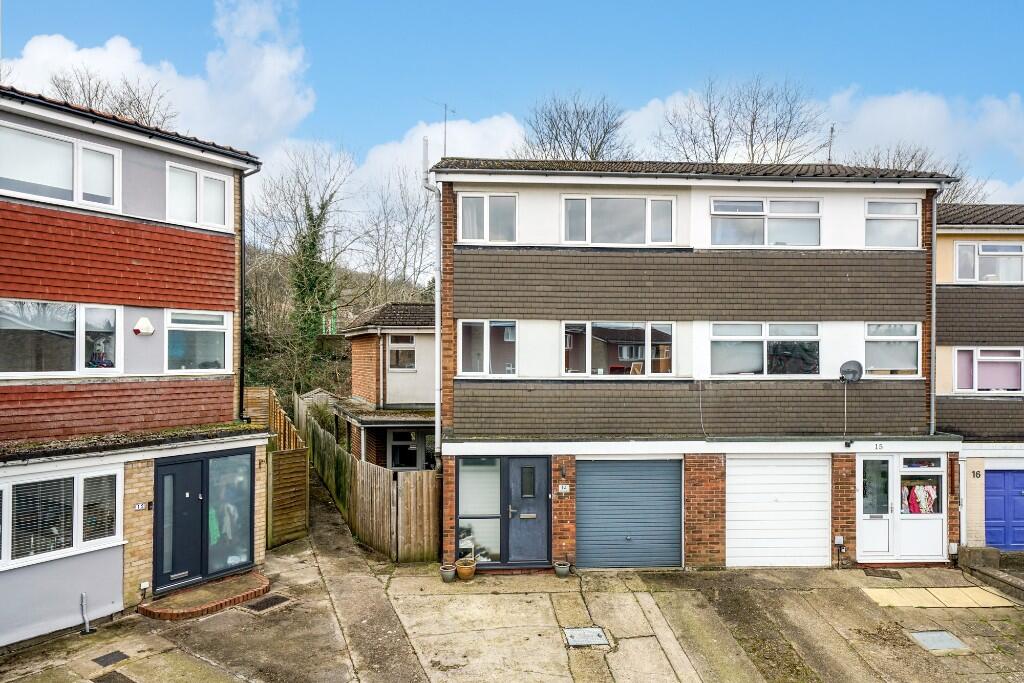 Main image of property: Standring Rise, Boxmoor, Hemel Hempstead, Hertfordshire, HP3 9AY