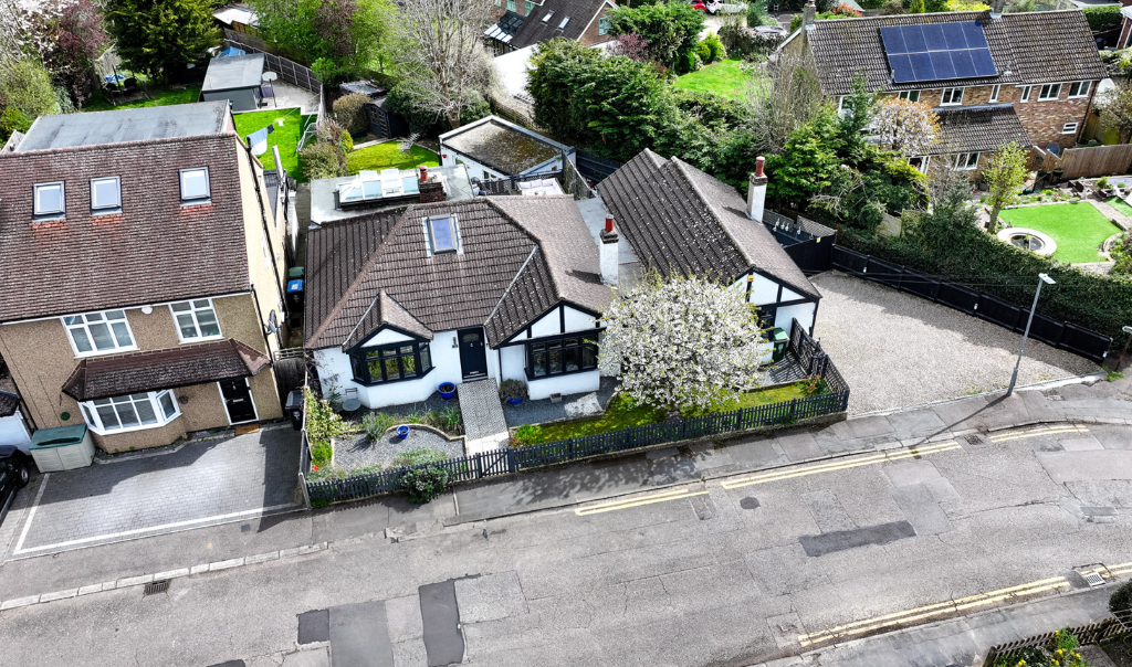 Main image of property: Cemmaes Court Road, Boxmoor, Hemel Hempstead, Hertfordshire, HP1 1ST