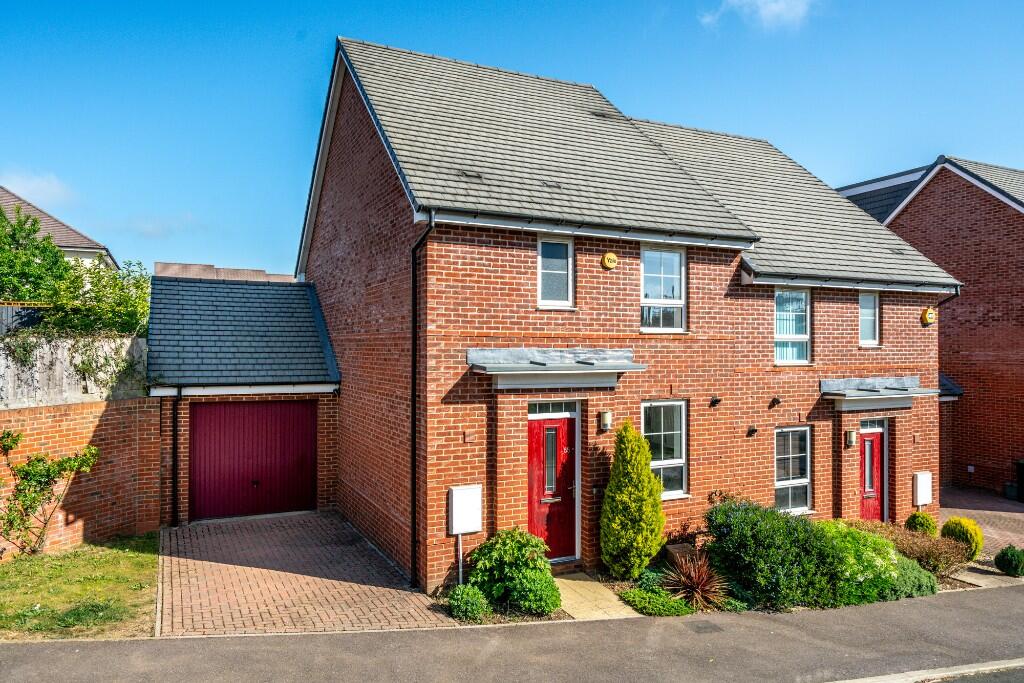 Main image of property: Woodwhite Way, Hemel Hempstead, Hertfordshire, HP2 7BS