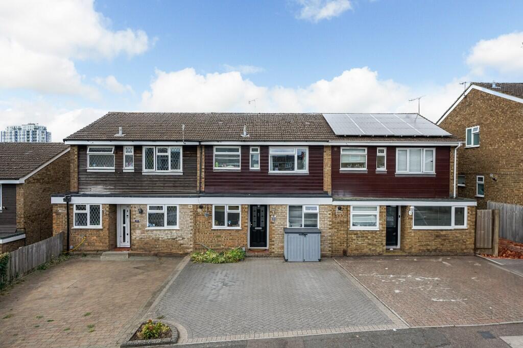 Main image of property: Charlesworth Close, Hemel Hempstead, Hertfordshire, HP3 9EW