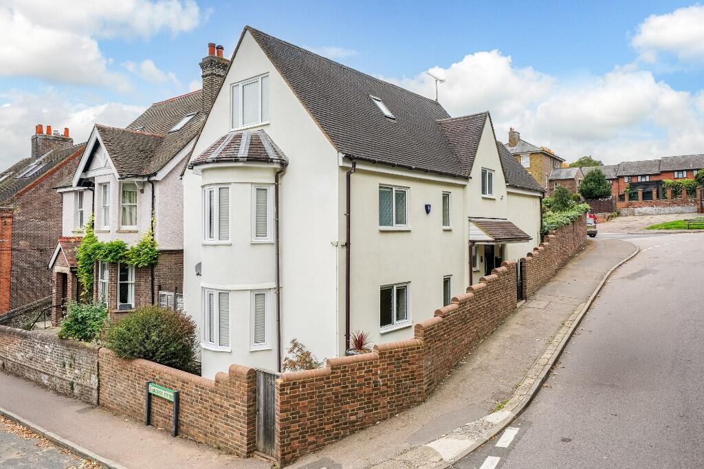 Main image of property: George Street, Old Town, Hemel Hempstead, Hertfordshire, HP2 5HJ