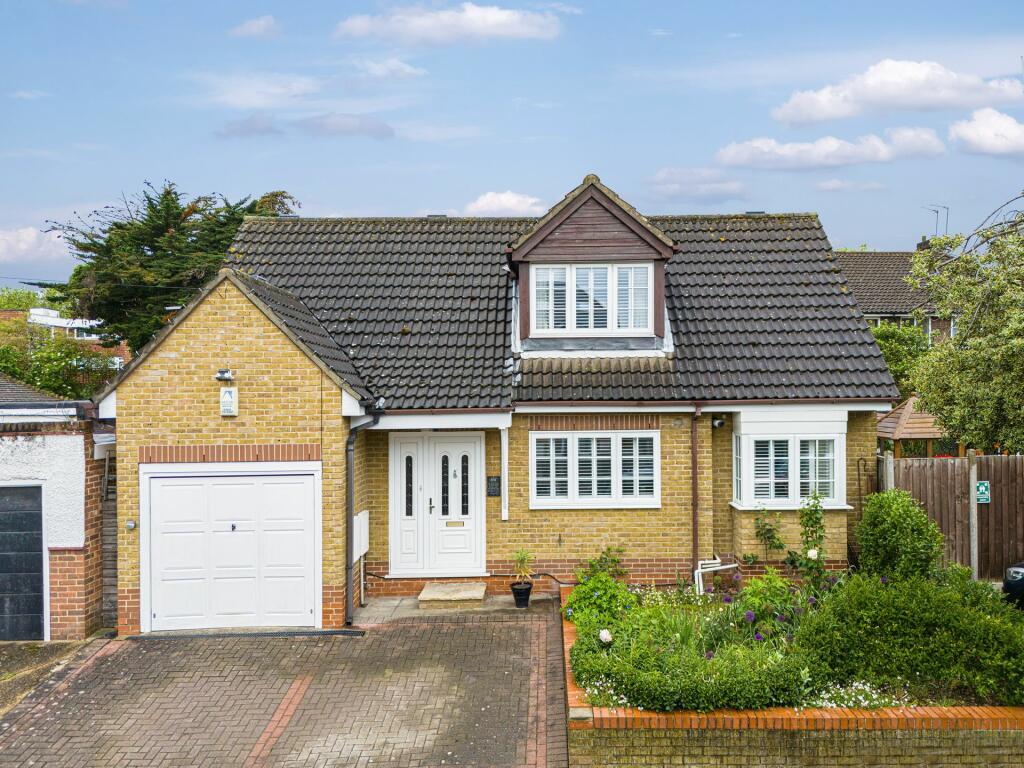 3 bedroom house for sale in Lansdowne Road, South Woodford, E18