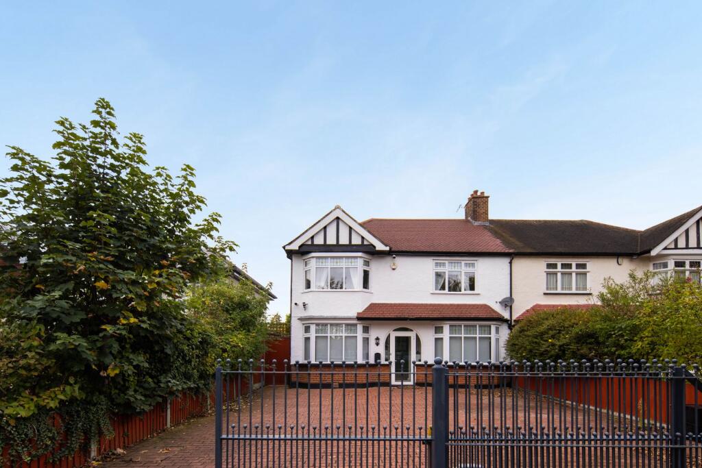 Main image of property: Malford Grove, South Woodford, E18
