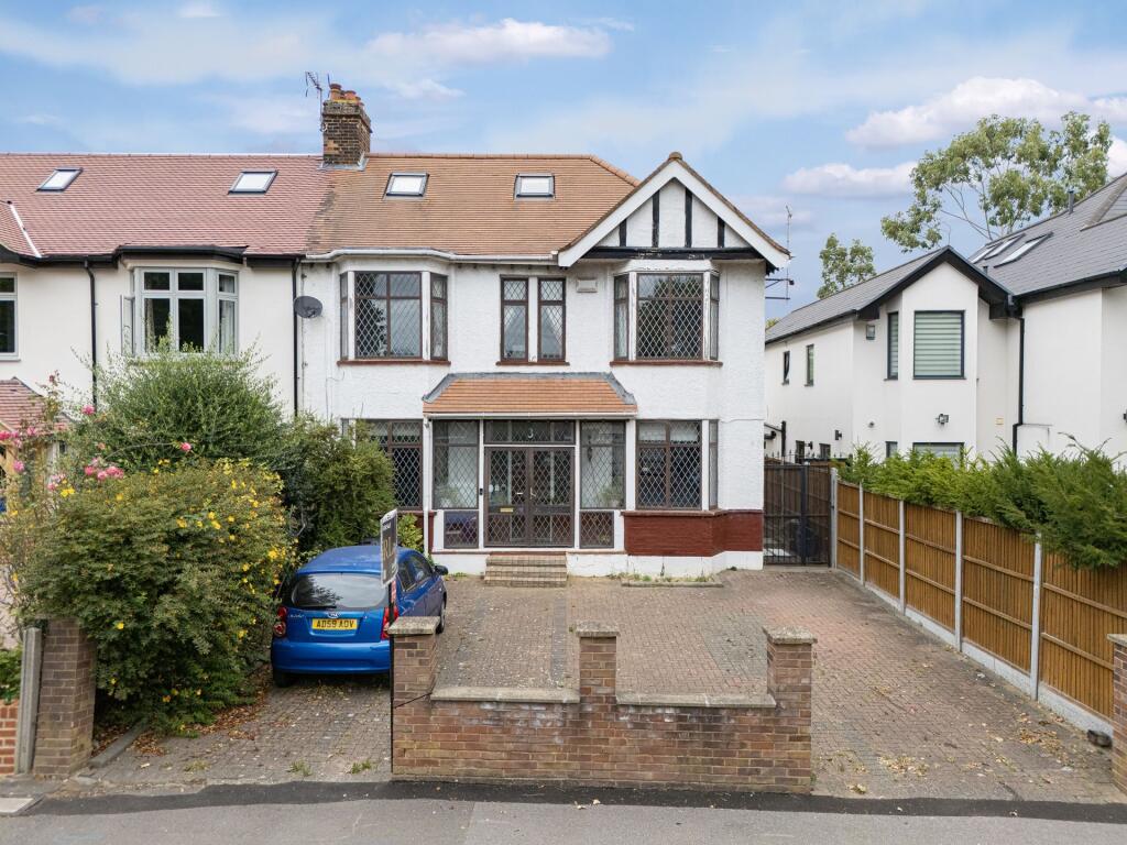 Main image of property: Broadwalk, South Woodford, E18
