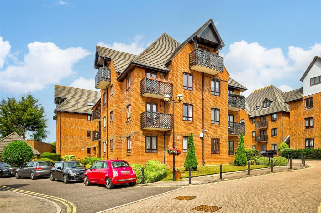 Main image of property: Epping New Road, Buckhurst Hill, IG9