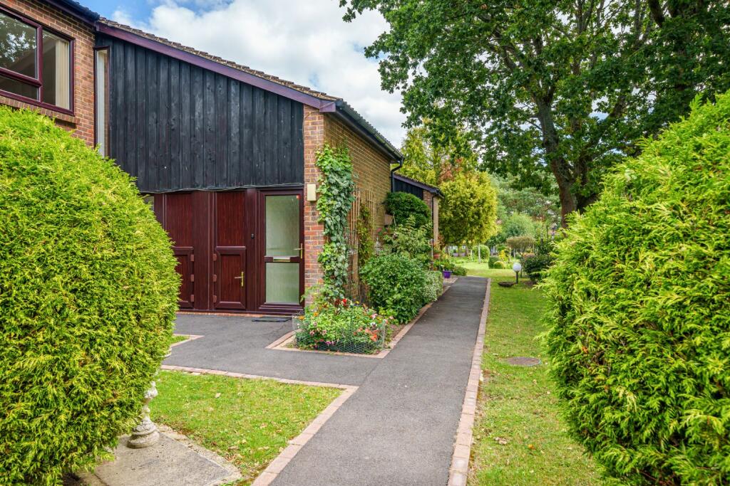 2 bedroom retirement property for sale in Clarke Place, Elmbridge