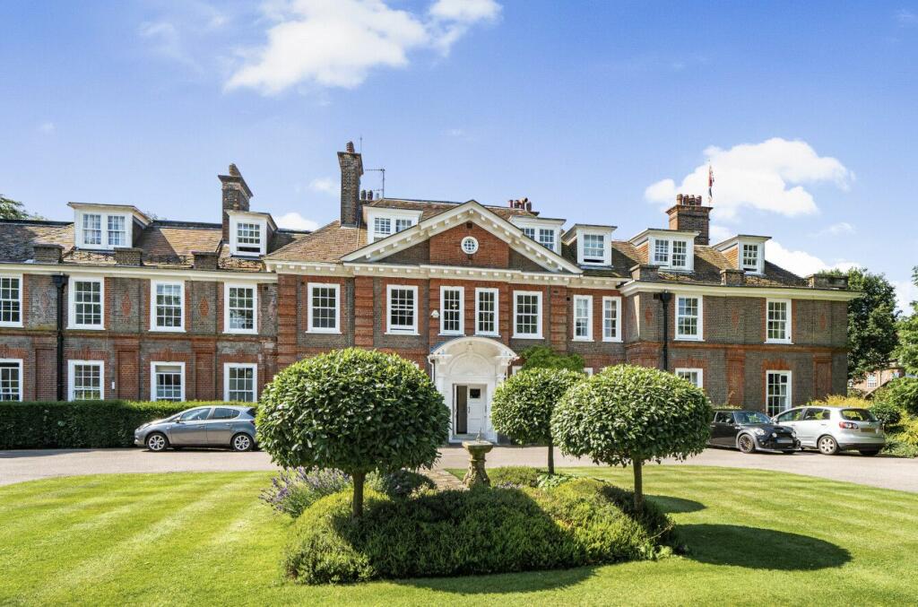 Main image of property: The Mansion, Castle Village, Berkhamsted, Hertfordshire HP4 2GS