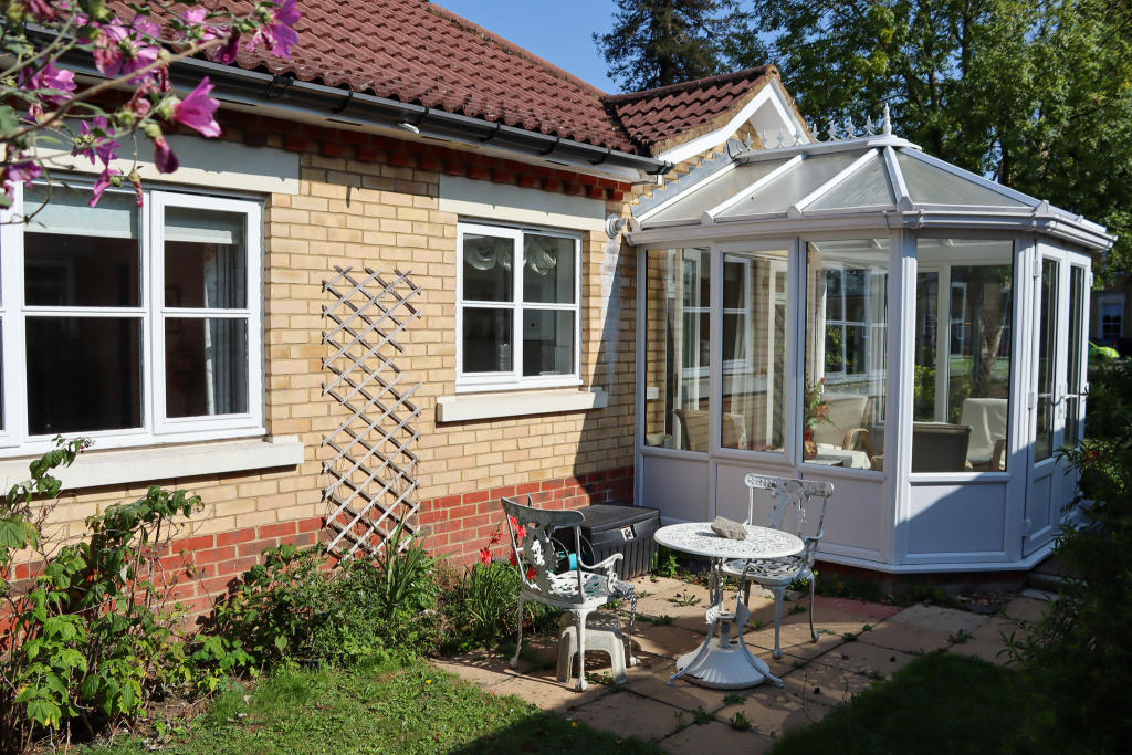 2 bedroom retirement property for sale in 19 Cedars Walk, Cedars