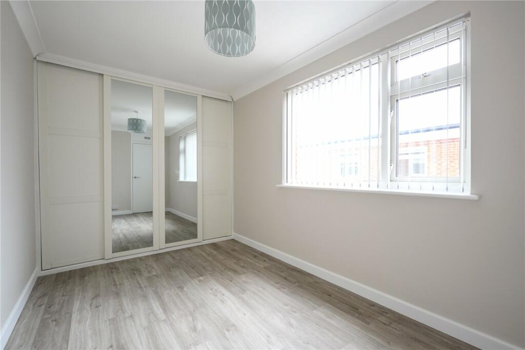 Apartment to rent on Thurlestone Parade, High Street, Shepperton