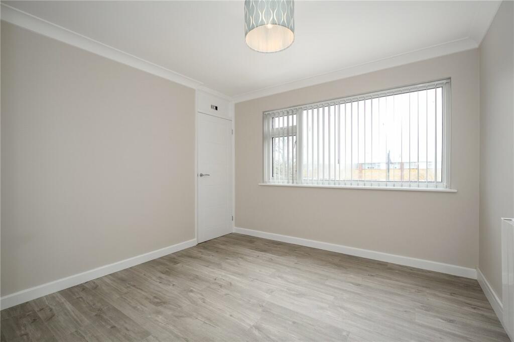 Apartment to rent on Thurlestone Parade, High Street, Shepperton