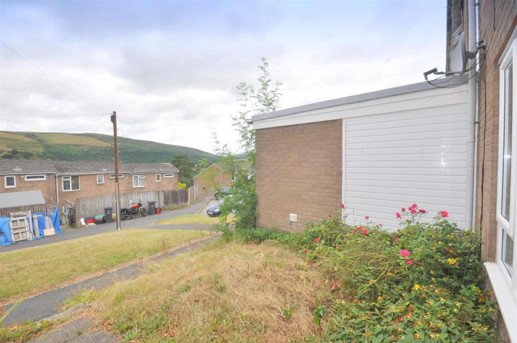 2 bedroom terraced house for sale in Brynheulog, Rhayader, LD6