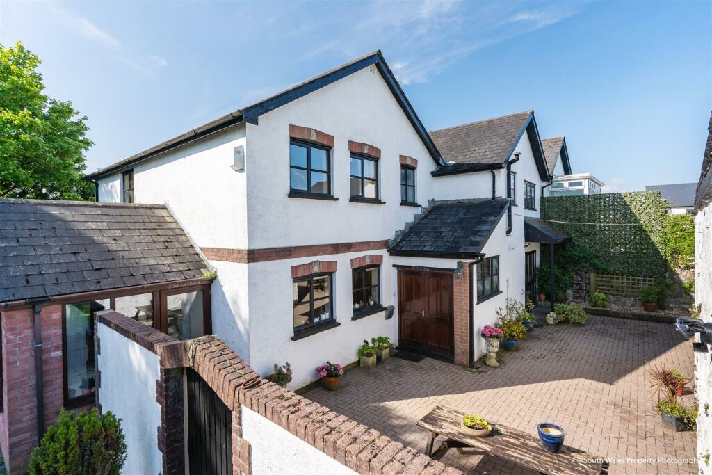 4 bedroom semidetached house for sale in Bonvilston, Cardiff, CF5