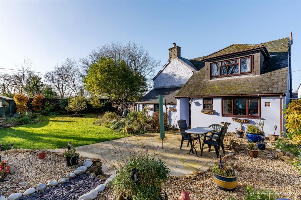 3 bedroom detached house for sale in Treoes, Vale of CF35