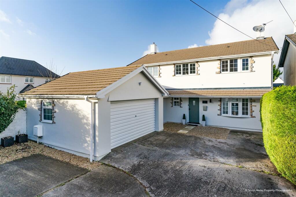 4 bedroom detached house for sale in Cowbridge Road, St Nicholas, Nr