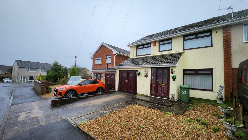 4 bedroom semidetached house for sale in Milton Close, Beddau