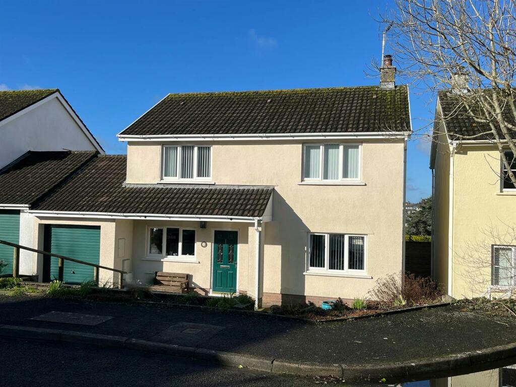 4 bedroom detached house for sale in Hillside Drive, Cowbridge, CF71