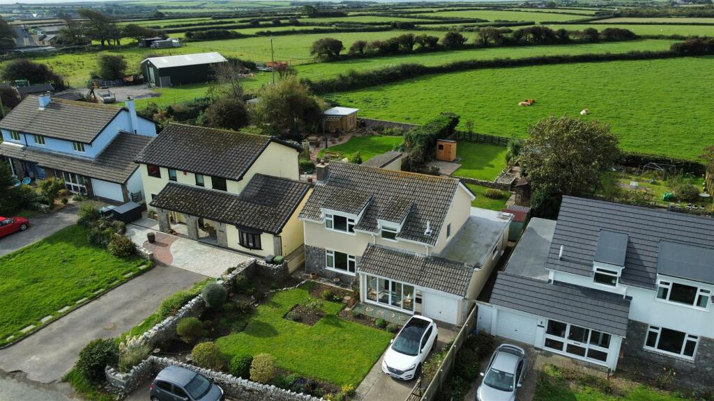 4 bedroom detached house for sale in Chapel Road, Wick, Cowbridge, CF71