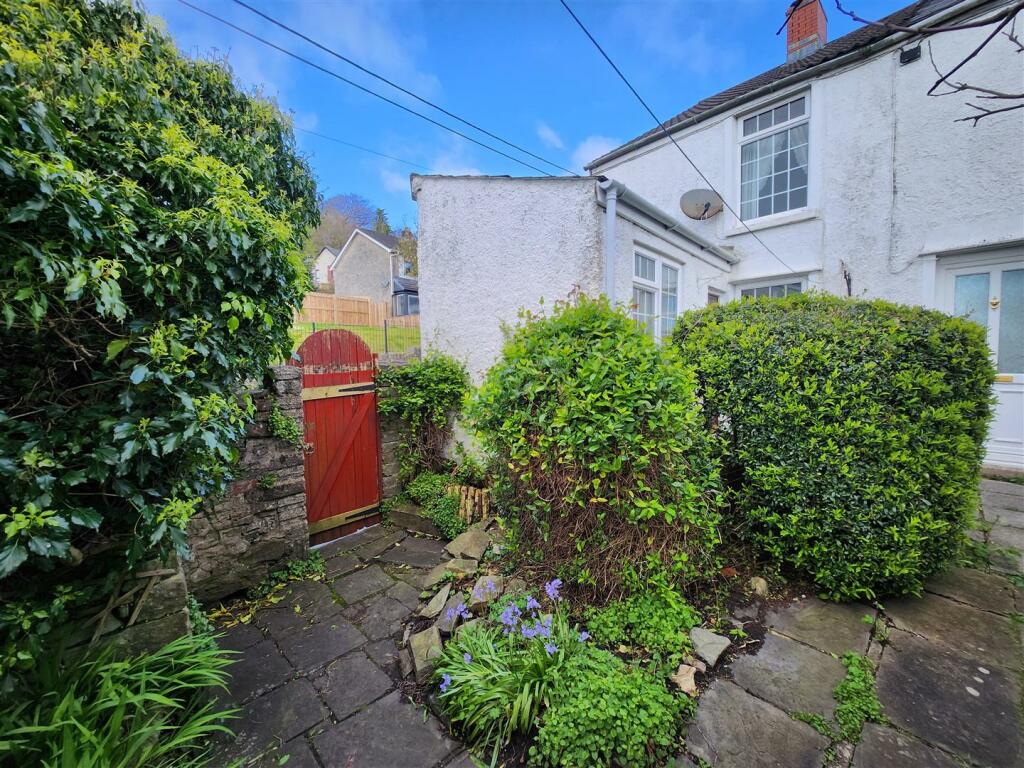 2 bedroom cottage for sale in School Street, Llantrisant, CF72