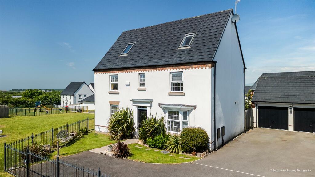 6 bedroom detached house for sale in St. James Road, Wick, Nr Cowbridge