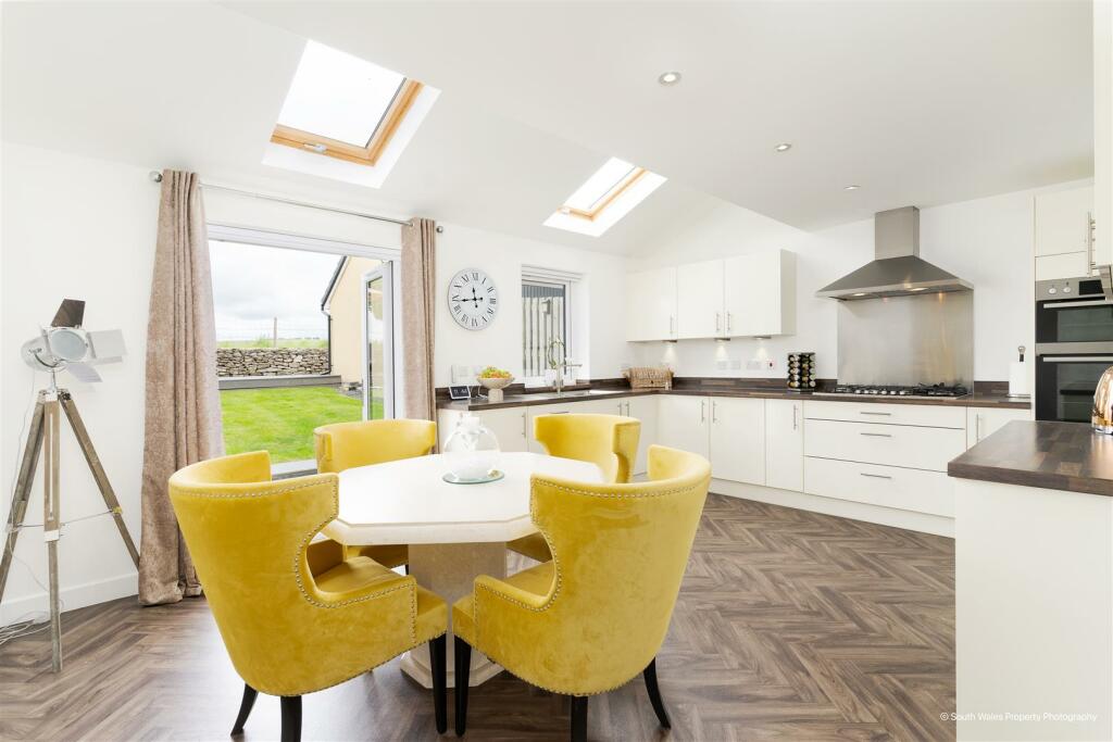 Additional property image - Crompton Way, Ogmore-By-Sea