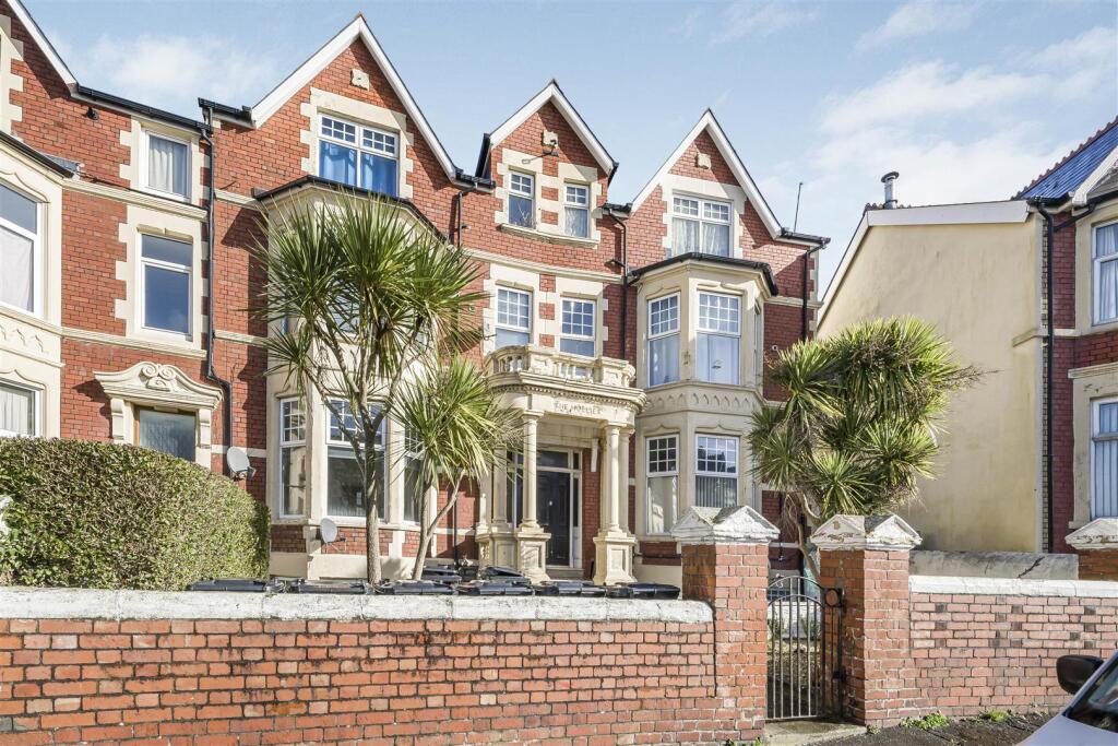 Main image of property: Kingsland Crescent, Barry