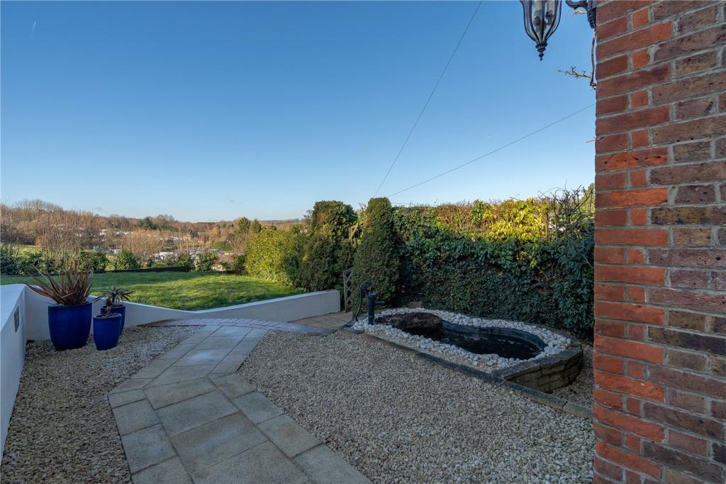 3 bedroom semidetached house for sale in Station Hill, East Farleigh