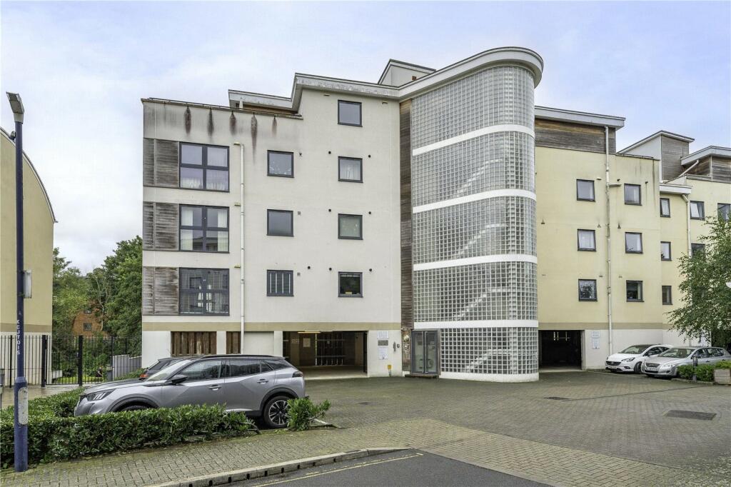 2 bedroom flat for sale in Clifford Way, Maidstone, ME16