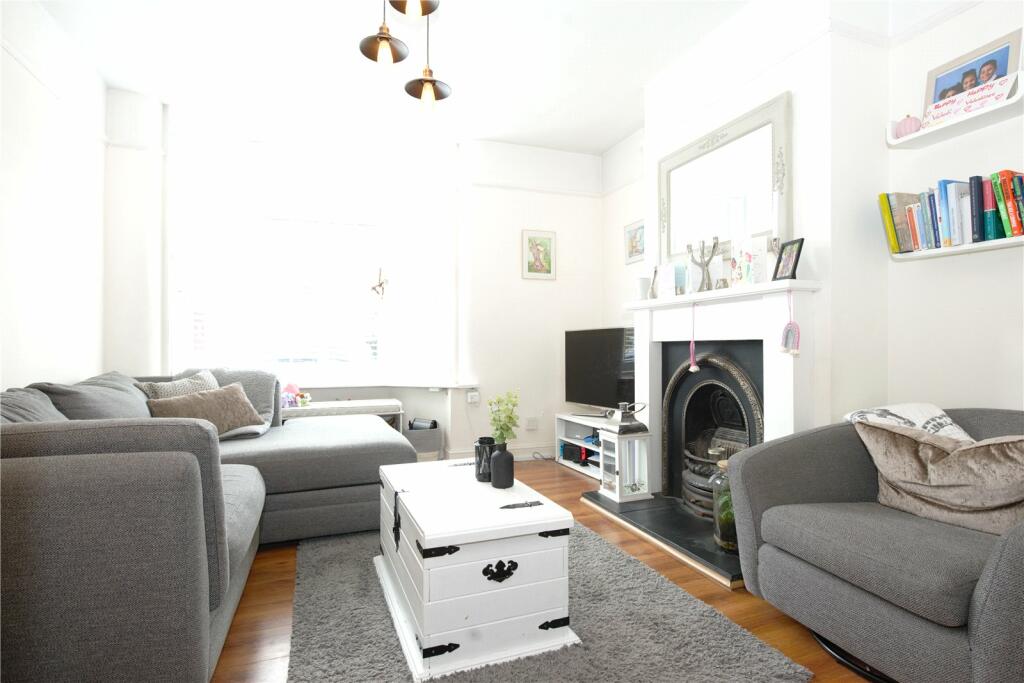 3 bedroom terraced house for rent in Campbell Road, Maidstone, ME15