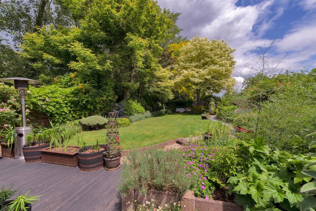 2 bedroom semidetached house for sale in Gravelly Ways, Laddingford