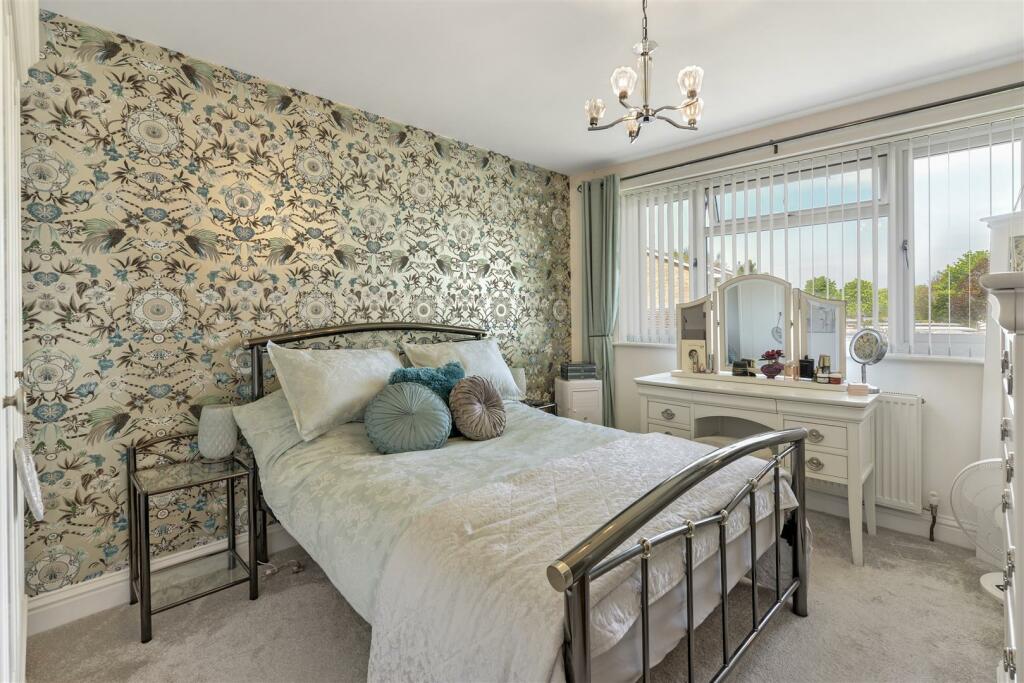 4 bedroom semidetached house for sale in Golding Gardens, East Peckham