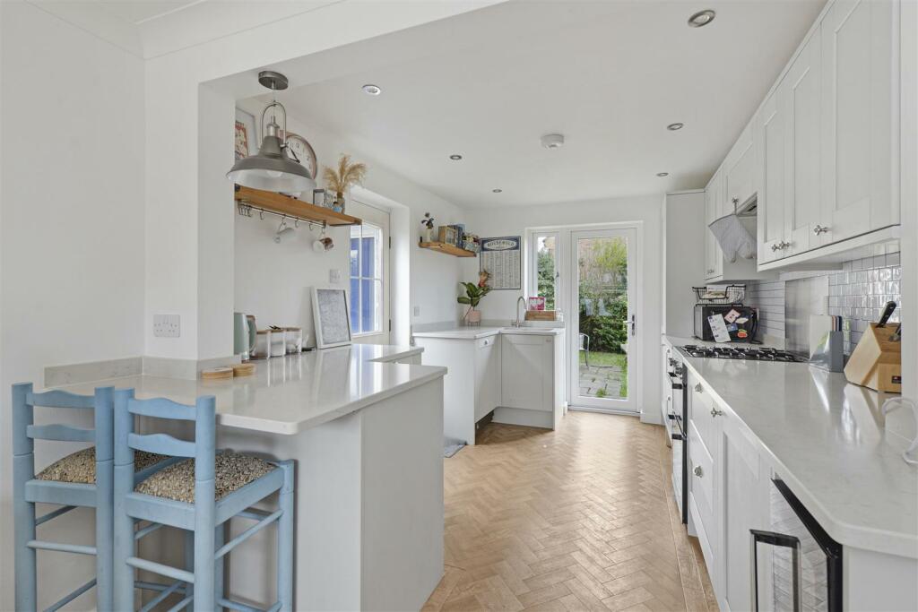 3 bedroom detached house for sale in Green Lane, Paddock Wood