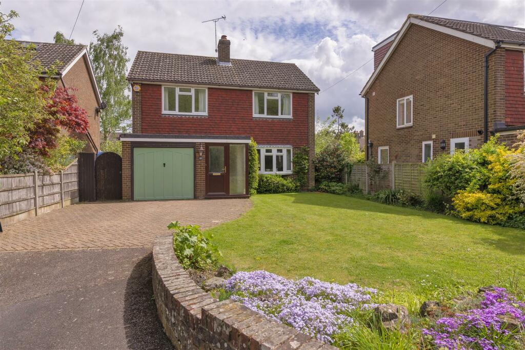 3 bedroom detached house for sale in Nursery Road, Paddock Wood