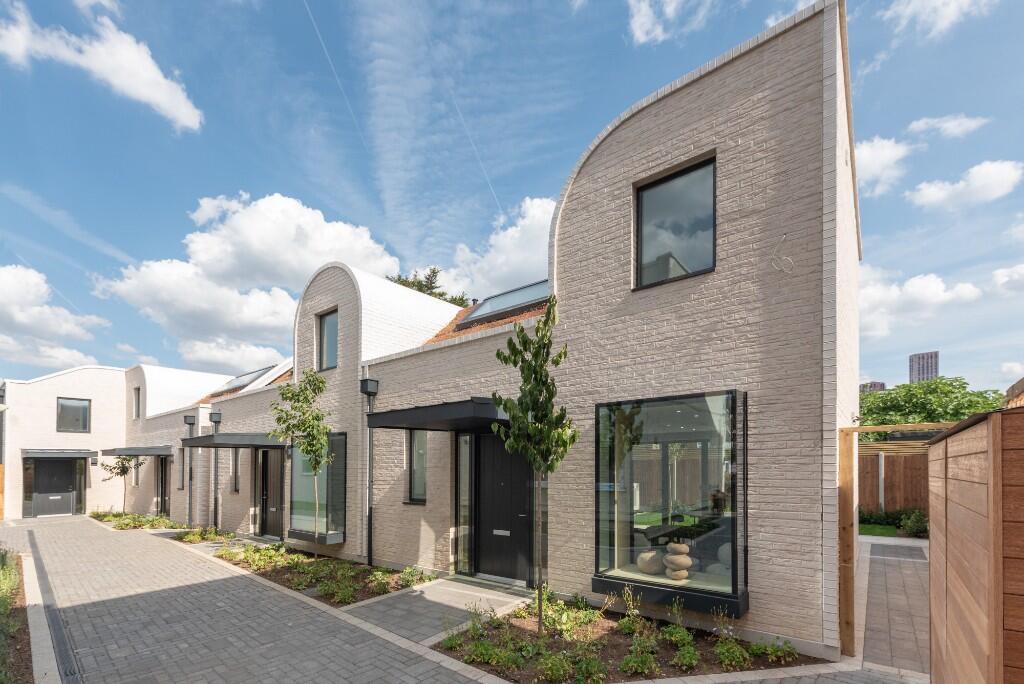 Main image of property: Stark Mews, London, E17