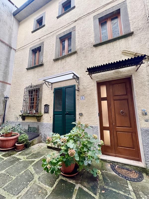 2 bedroom Ground Flat for sale in Bagni di Lucca, Lucca...