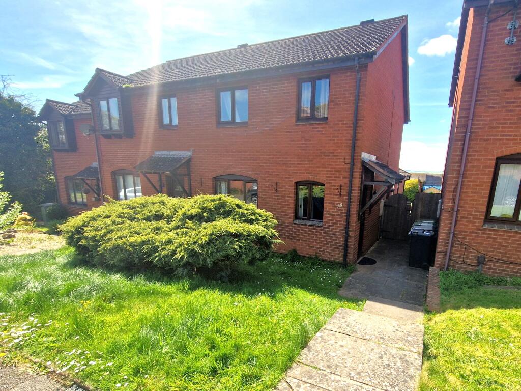 4 bedroom end of terrace house for sale in Pinwood Meadow Drive, Exeter