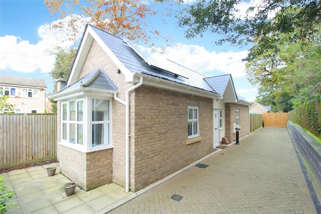 1 bedroom bungalow for sale in John Castle Way, Colchester, Essex, CO2