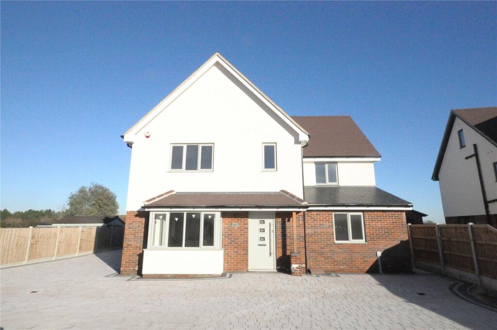 4 bedroom detached house for sale in Robinson Road, Brightlingsea