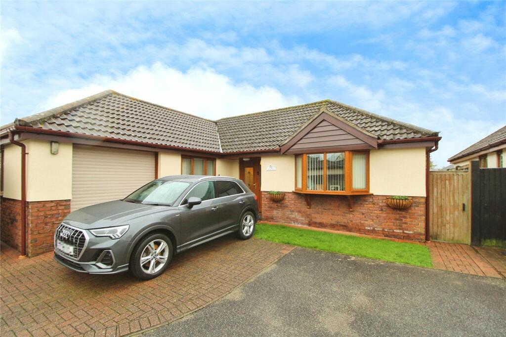 3 bedroom bungalow for sale in Bromley Road, Elmstead, Colchester