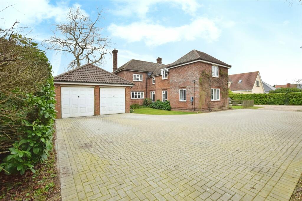 4 bedroom detached house for sale in Boxted Road, Mile End, Colchester, CO4