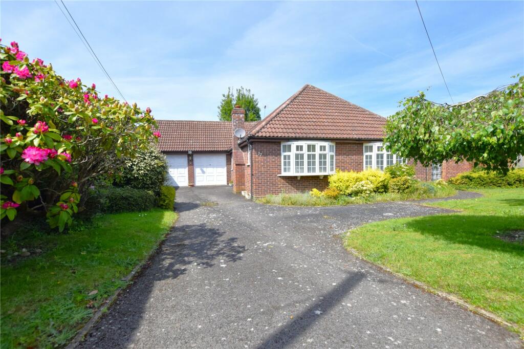 3 bedroom bungalow for sale in High Road, LayerdelaHaye, Colchester